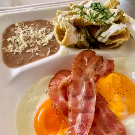 Buevito y Chilaquiles..