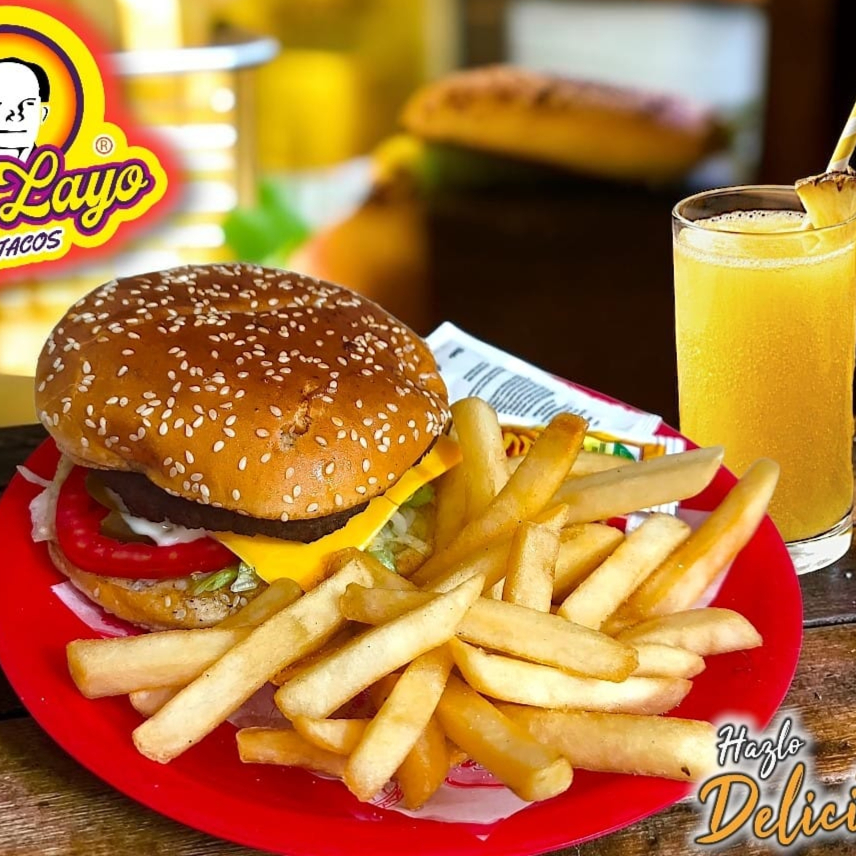 COMBO 1 HAMBUERGUESA C/Q + PAPAS + 1/2 DE AGUA F.