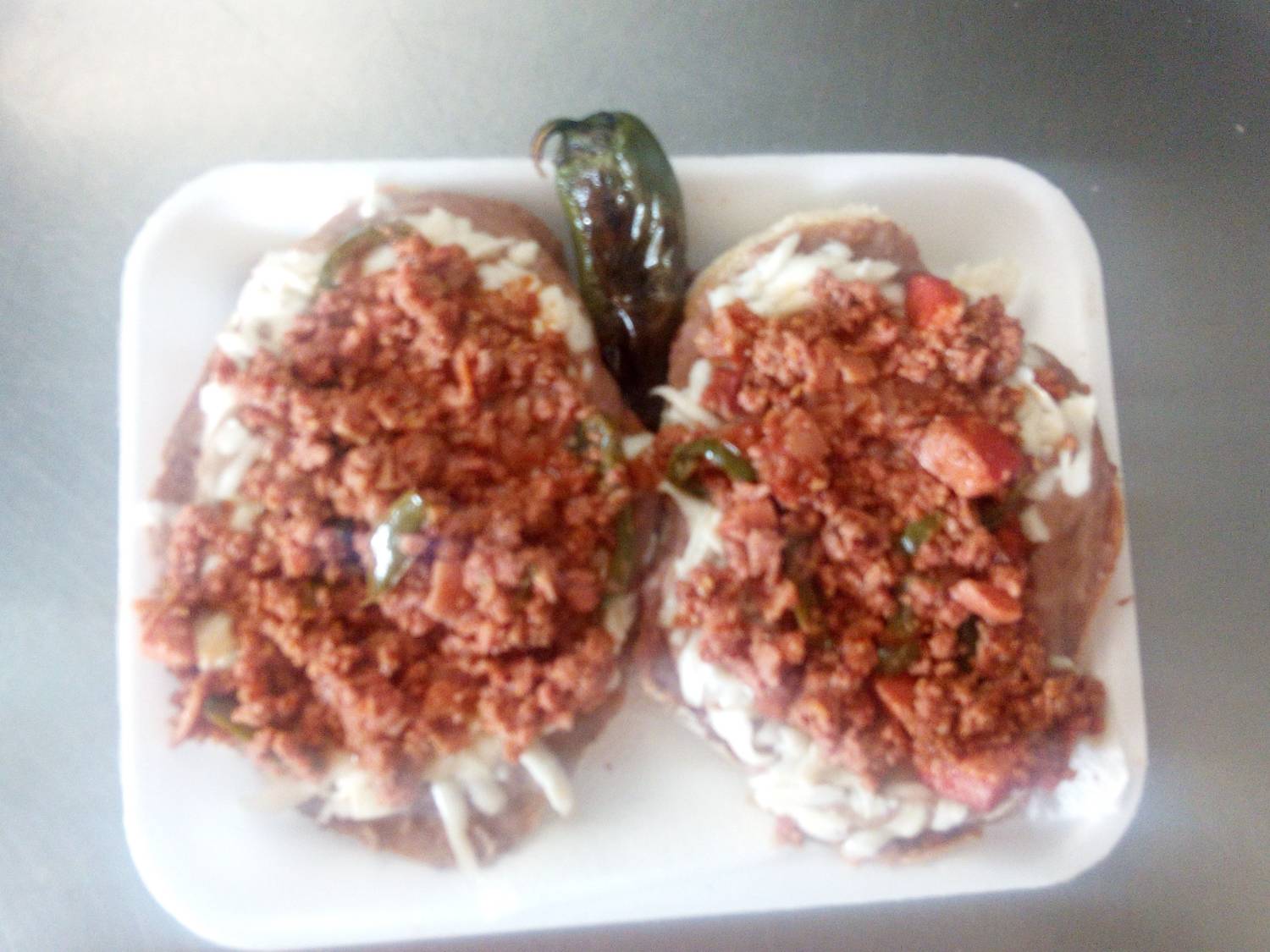 Molletes con Guiso