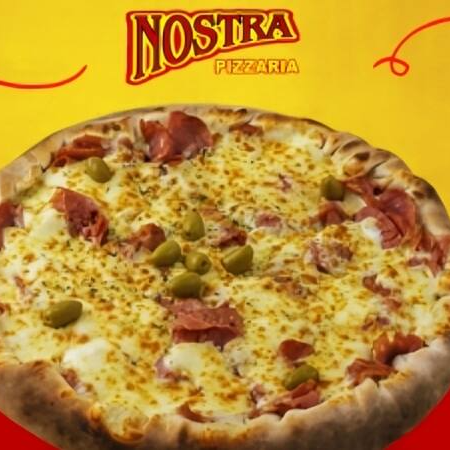 Feita com massa artesanal e nosso molho especial de tomate, esta pizza é coberta com calabresa defumada e generosa mussarela derretida. O toque de orégano e azeitonas