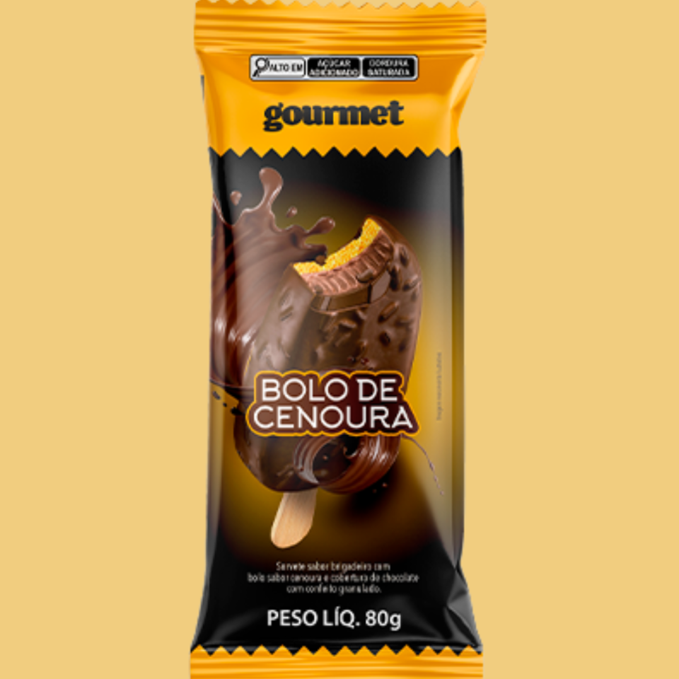 Picolé sabor brigadeiro com bolo de cenoura e casquinha de chocolate