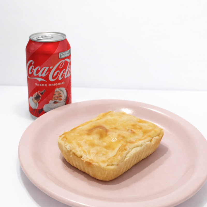 empadao de frango com requeijao + coca cola