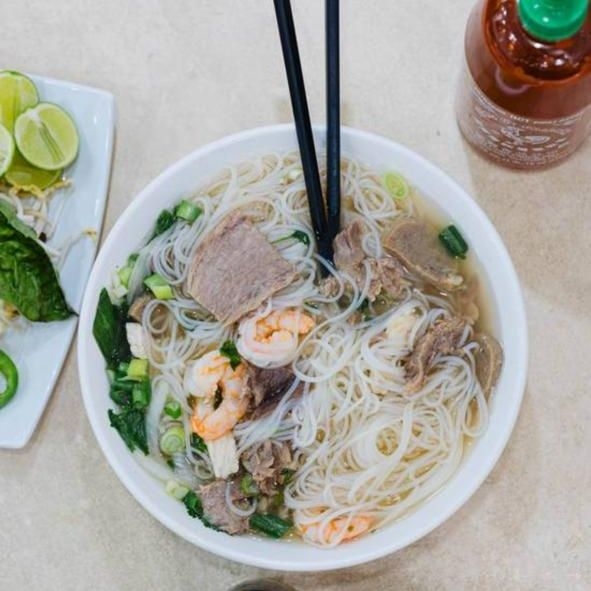 Pho Camarón, Res, Pollo, Albondigas