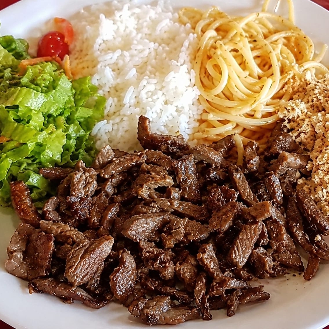 Acompanhamento: Arroz, Macarrão, Farofa, Vinagrete