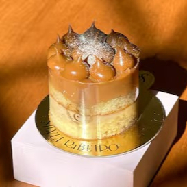 Massa de baunilha bem fofinha, recheado com doce de leite e brigadeiro de Ninho. Em média 220g. Obs. 1: não alteramos nenhum produto ou retiramos/adicionamos ingrediente. Obs. 2: produto de consumo imediato. Obs. 3: alguns produtos podem vir com vencimento do mesmo Dia.