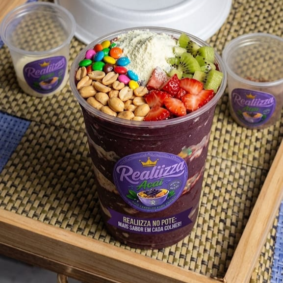 💜 Reallizza Gigante — 1 Litro de Puro Sabor! 😋
Aquele açaí perfeito para quem quer muito sabor e uma experiência completa! Um pote de 1 litro de açaí cremoso, preparado do jeitinho que você gosta, com até 7 complementos, 1 opção de calda e 1 opção de fruta. 🍓💜
Monte sua combinação favorita e aproveite cada colherada desse açaí gigante, cremoso e irresistível! 😋E para deixar essa experiência ainda mais irresistível, complete com nossos cremes especiais. Escolha quantos quiser e descubra sua combinação favorita. 💜