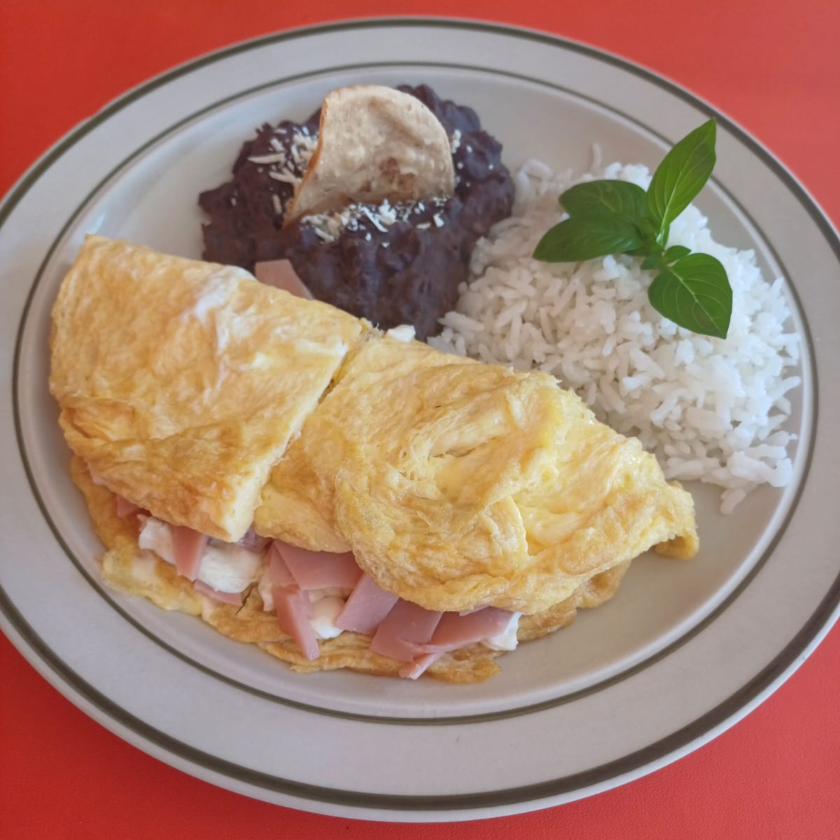 Omellete con jamón y queso