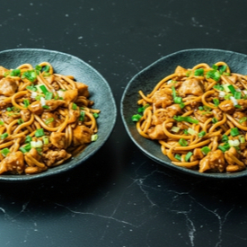 2 unidades de macarrão com frango (Cada unidade serve 1 pessoa).Nosso tradicional macarrão com frango, ao molho especial Catay.