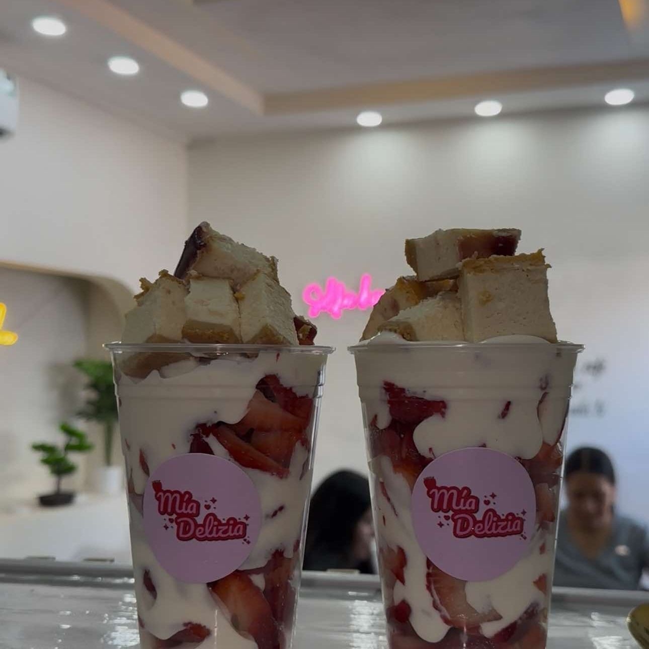 Fresas con crema y cheescake