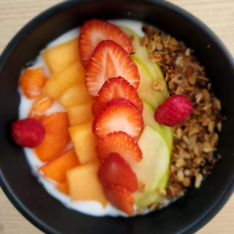Bowl de frutas con yogurth