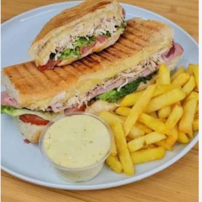 Perro Caliente con Huevo