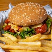 Hamburguesa Boneless con Papas a la Francesa.