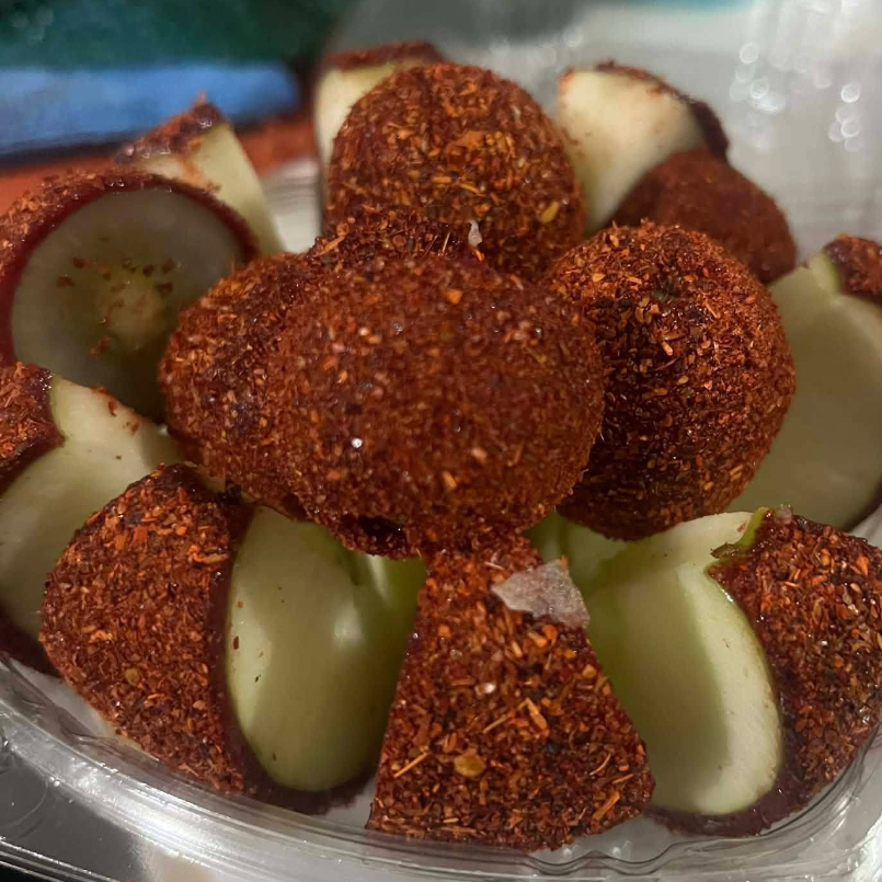 MANZANA CON UVAS FORRADAS DE TAMARINDO