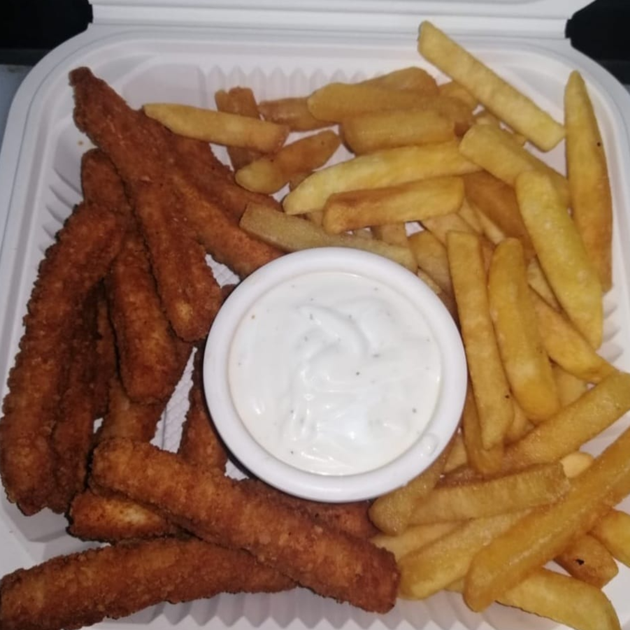 Palitos de Pollo con Papas Fritas con Salsa Ranch