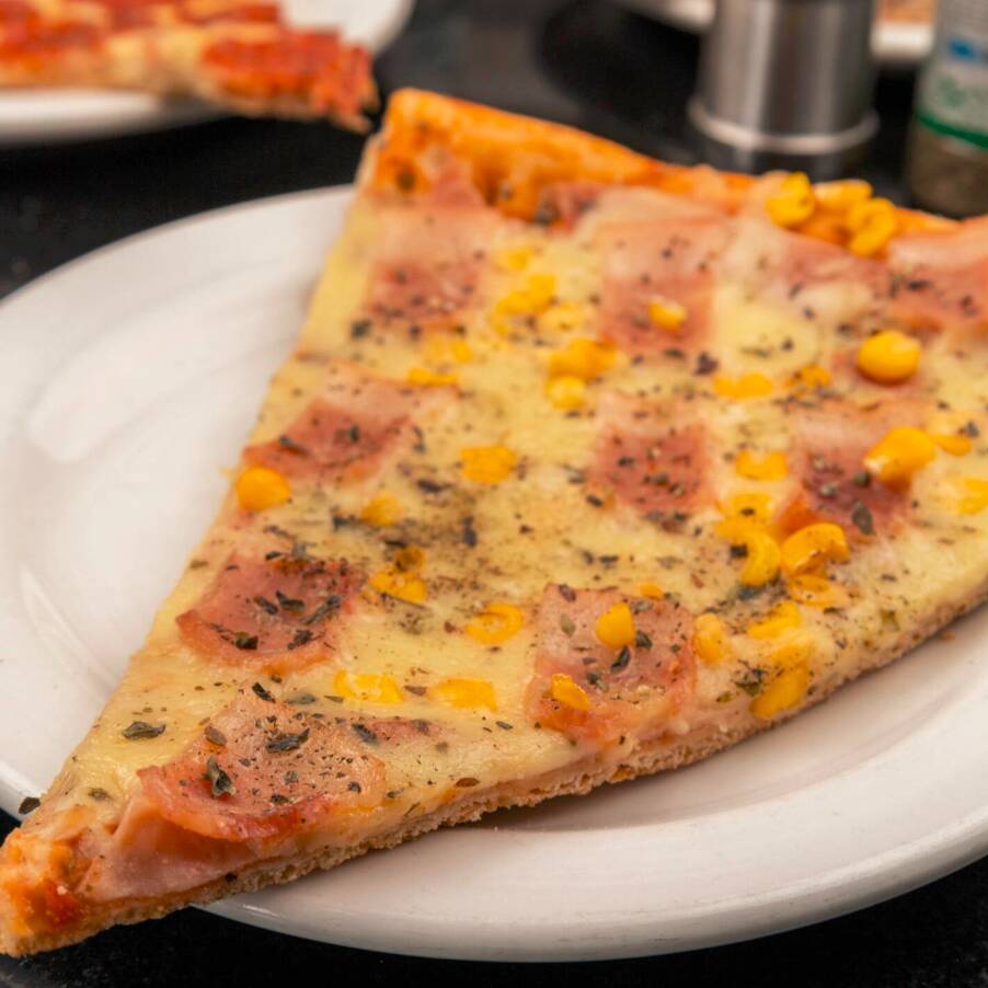 Pizza Pollo y Tocineta Porción