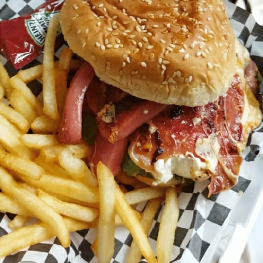 Hamburguesa Suiza con Papas