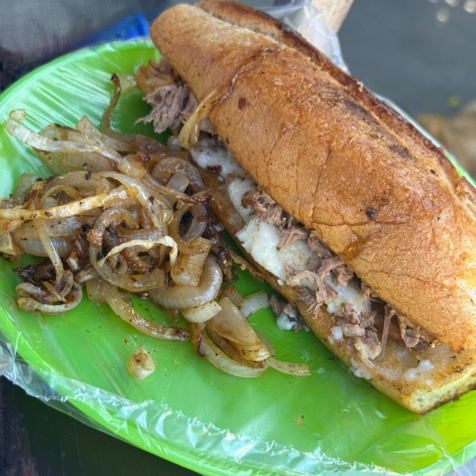 Lonche de Birria con Queso