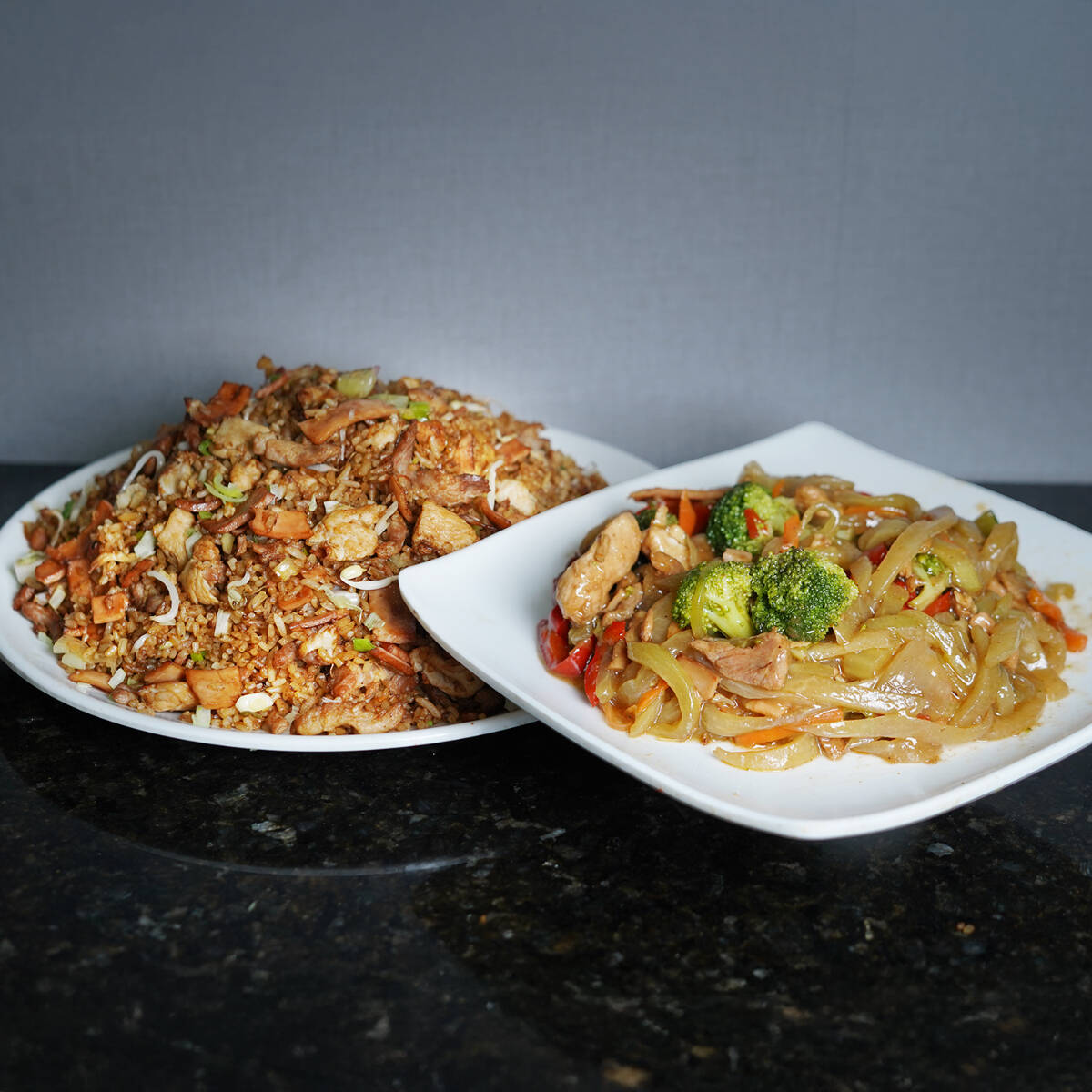 Arroz y Chop Suey Mediano.