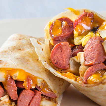 Burrito con huevo y salchicha