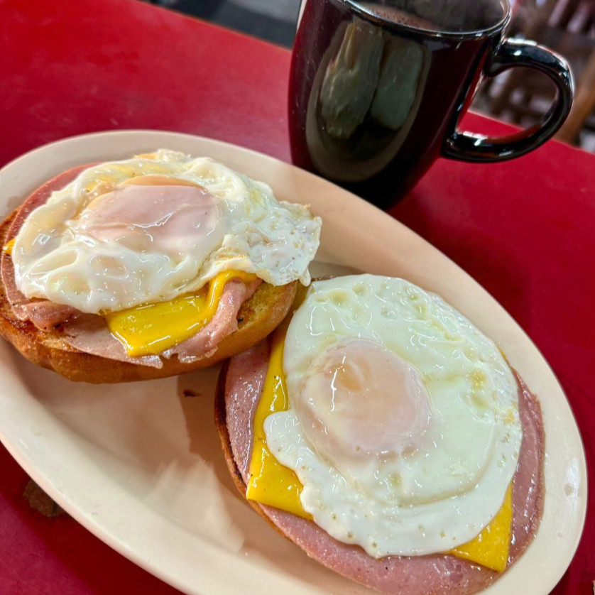 Bisquete Especial + Cafe o Jamaica