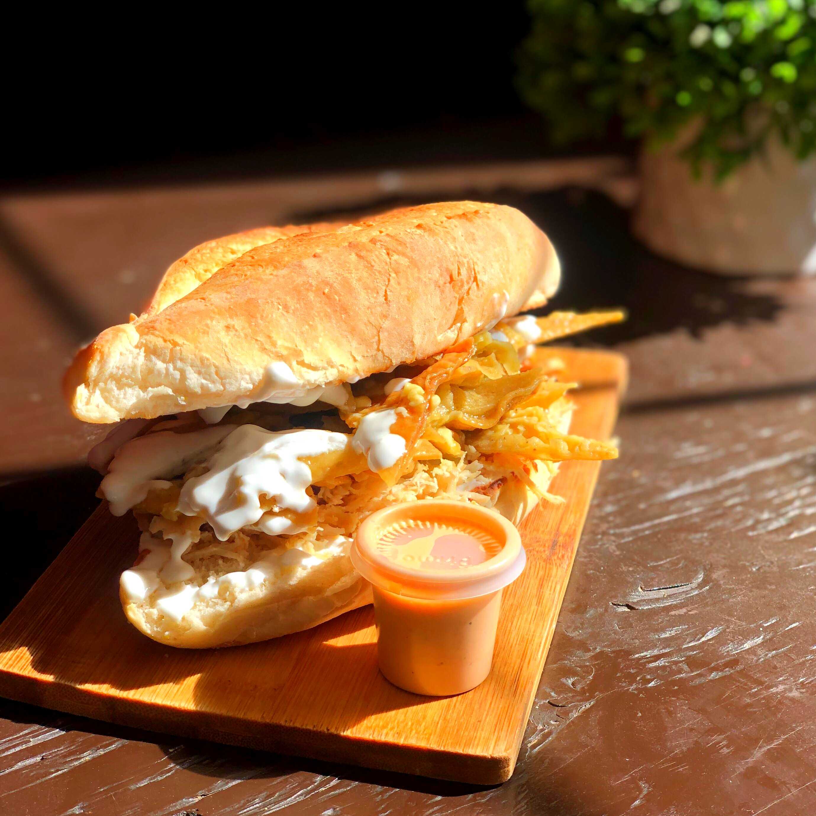 Torta de chilaquiles + Bebida