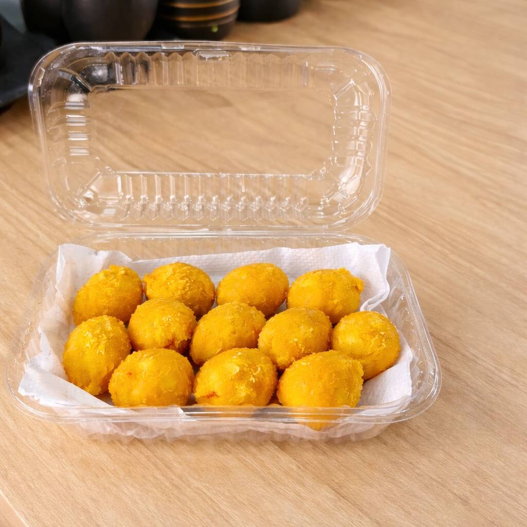 Coxinha e bolinha de pizza douradinhas, crocantes e bem recheadas 😍 Perfeita pra matar a vontade agora!