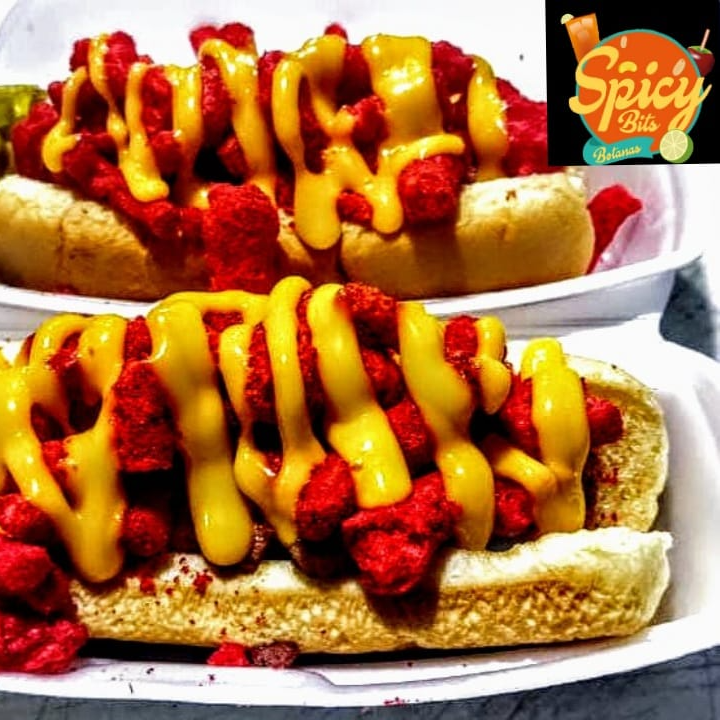 HOT DOG CON CHEETOS & QUESO DE NACHOS!