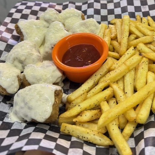 Boneless 10pz Parmesano y Papas a la Francesa