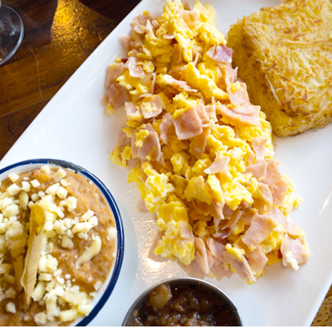 Huevos al Gusto, incluye Frijol, Arroz, Tortillas.