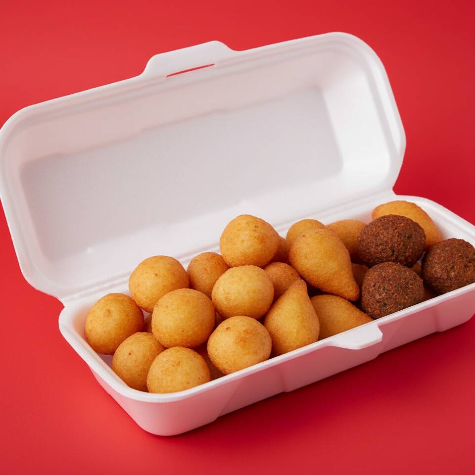 25 salgadinhos sortidos da sua escolha! Coxinha, bolinho de queijo, bolinho de carne, risole ou kibe. Crocantes, recheados e irresistíveis!
