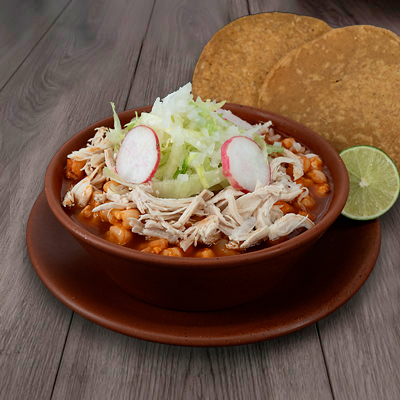 Pozole rojo de pollo