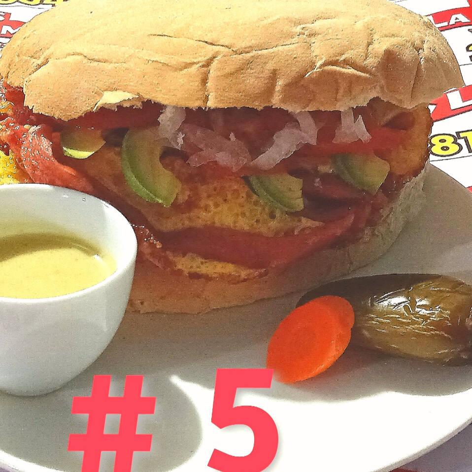 Torta De Salchicha Con Huevo