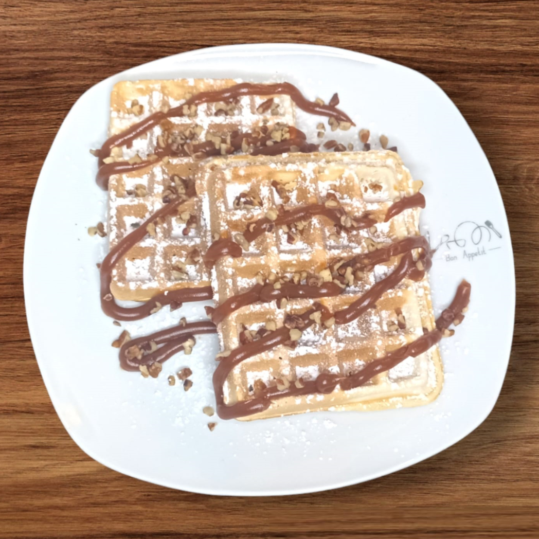 Waffles con Cajeta y Nuez