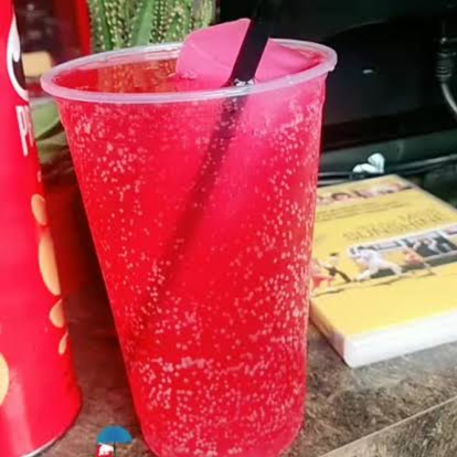 Dose de Gin Melancia, energético e fruta. (Opcional)