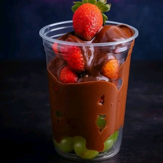 Uma deliciosa tigela de Frutas coberta com leite condensado e pode ser adicionado mais uma cobertura Gourmet a sua escolha!!!