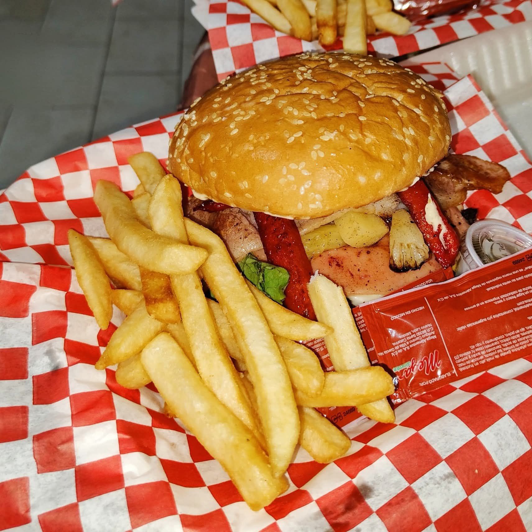 Hamburguesa Hawiana,Con Porción de Papas