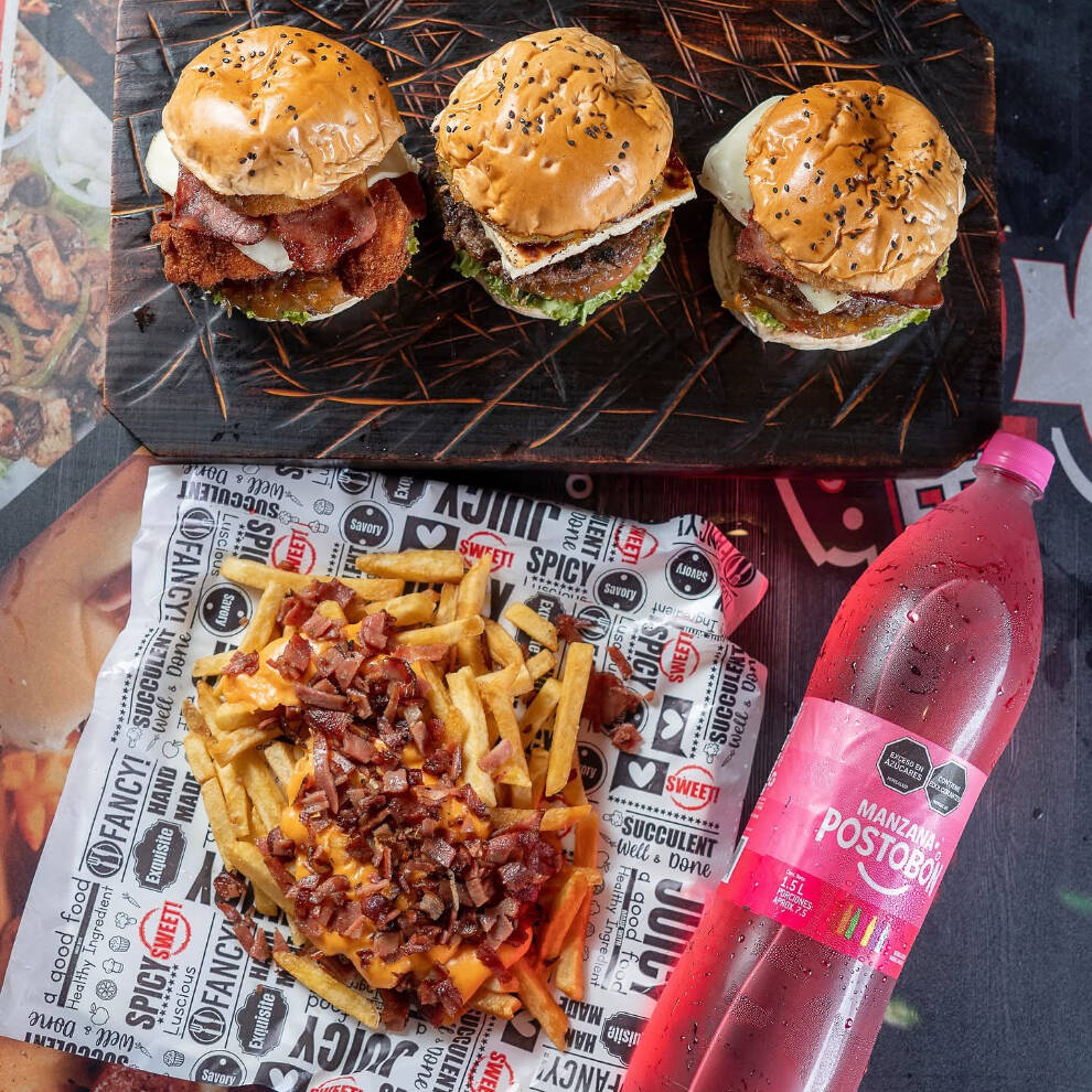 Combo Hamburguesa Plaza 56 *3 + Papas con Tocineta