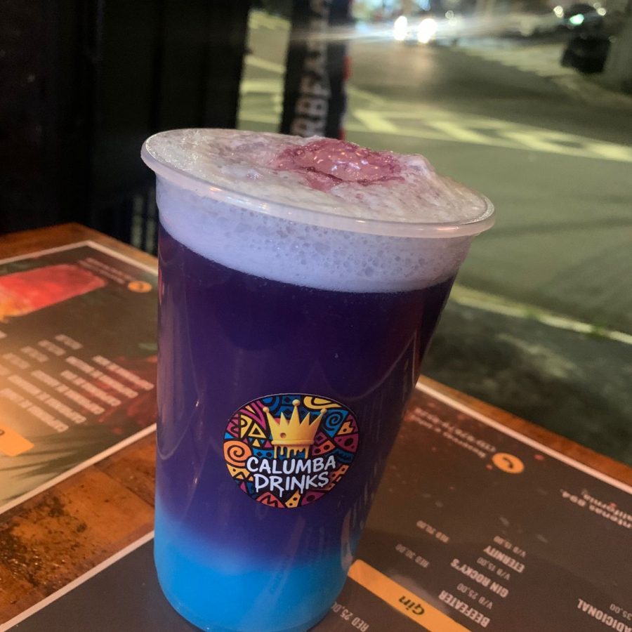 Corote blueberry com leite condensado e Fanta uva.