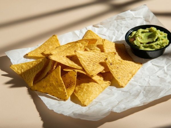 Totopos & Guacamole