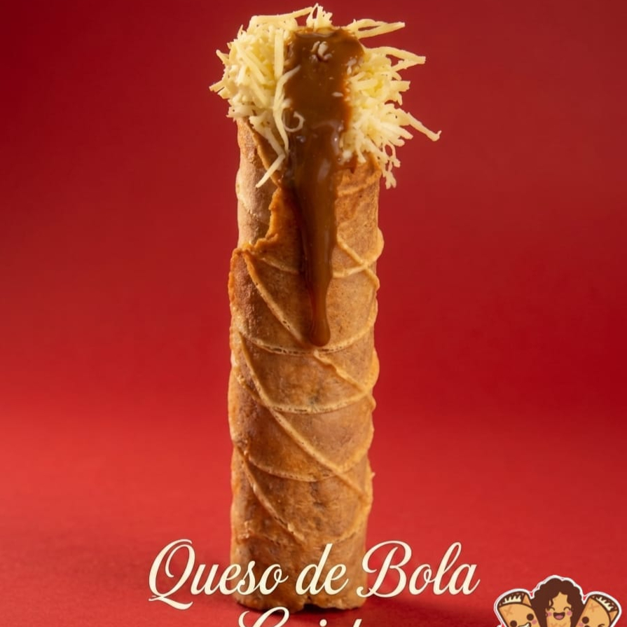 Marquesita Queso de Bola con Cajeta