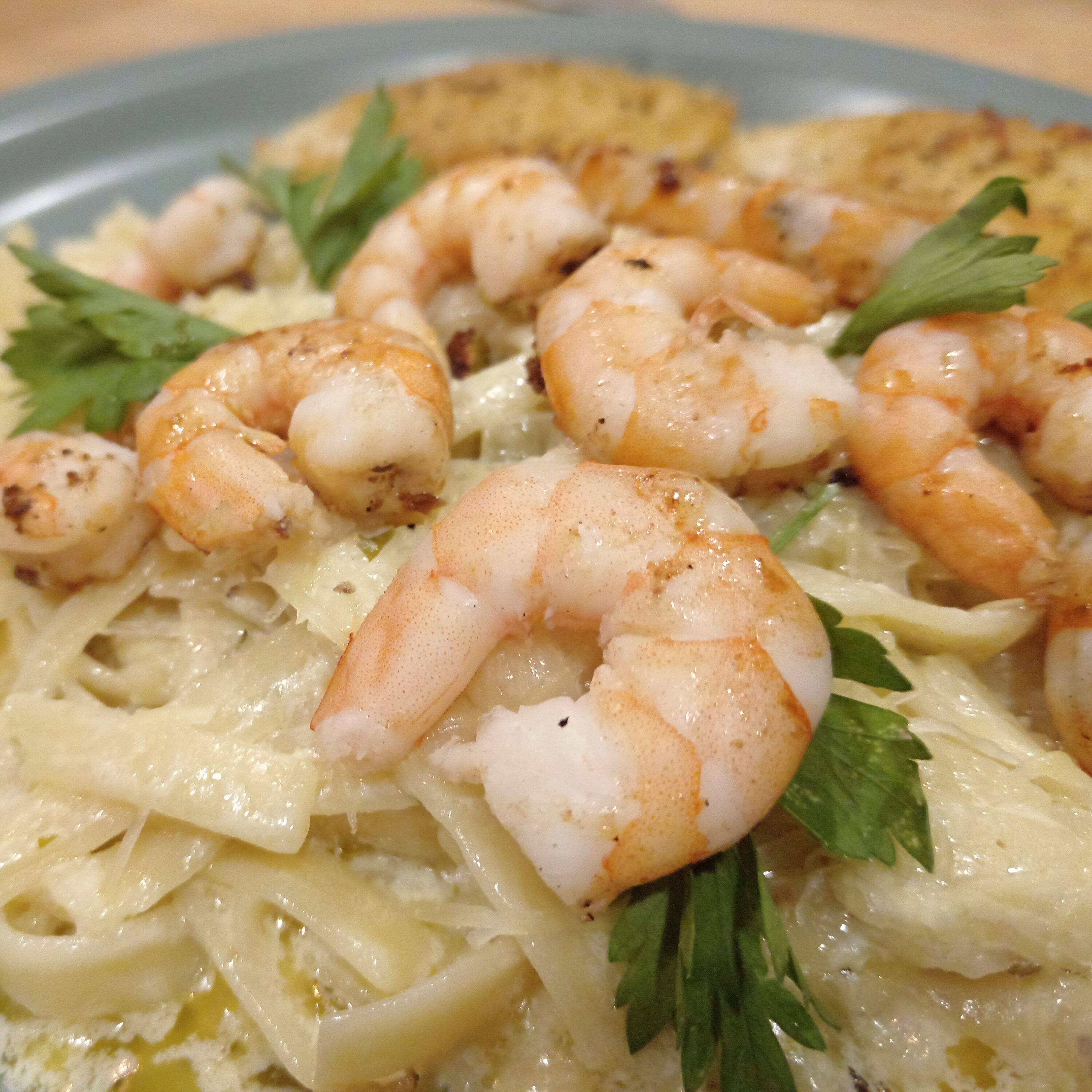 Fetucini Alfredo con Camarones