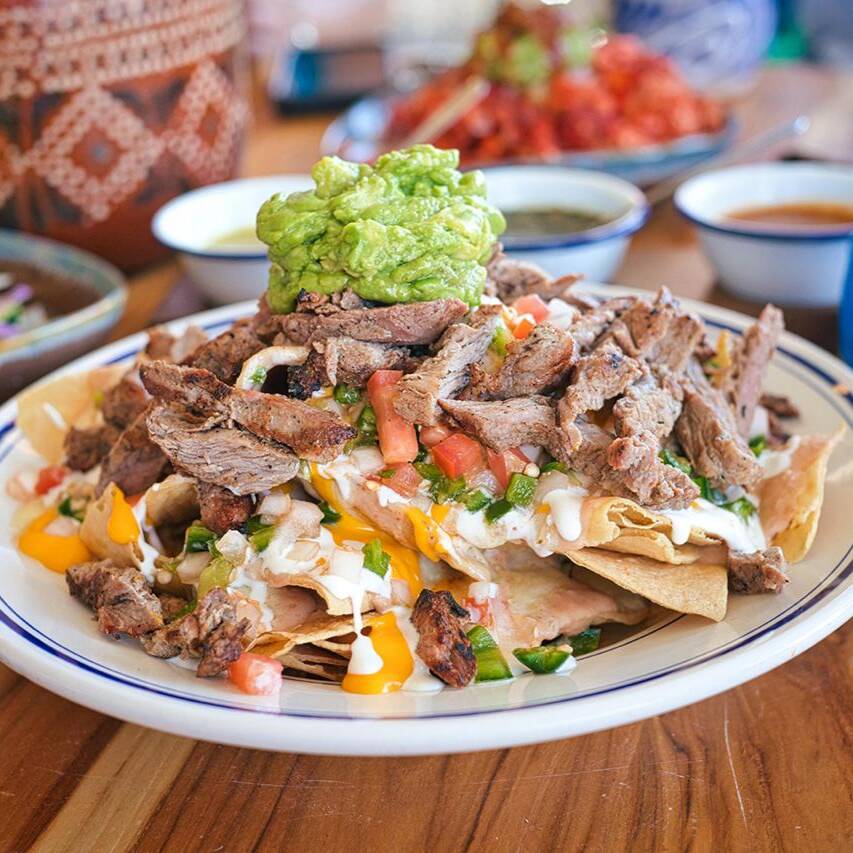 NACHOS LA CANTINA (2 O 3 PERSONAS)