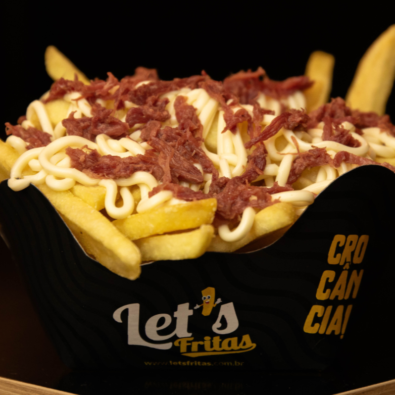 400 gramas da melhor batata frita crocante e sequinha, com costela desfiada ou carne seca que derrete na boca + 1 queijo de sua preferência, experimente e se apaixone no nosso sabor exclusivo!