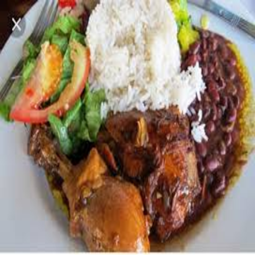 Casado Con Pollo Caribeño