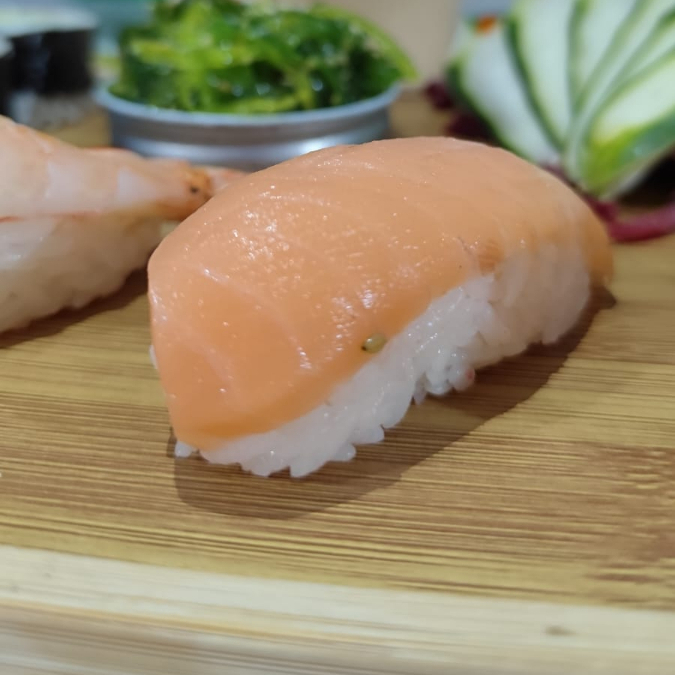Pieza Niguiri de Salmón