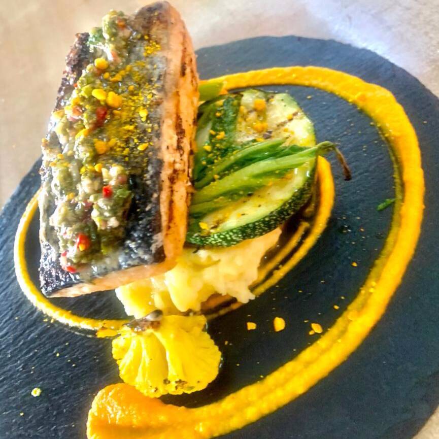 Salmón al Ajillo
