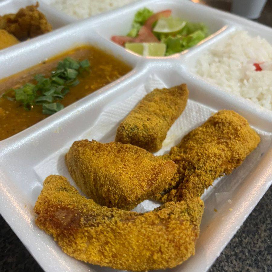 arroz , pirão , salada e peixe