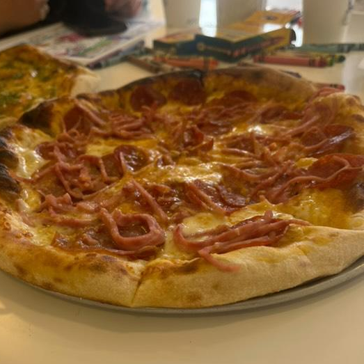 Pizza De Carnes Frías
