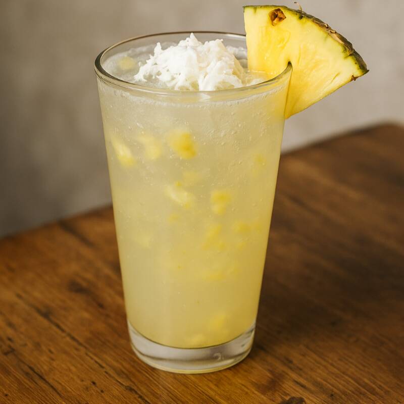 Refresher Piña Coco 16 oz
