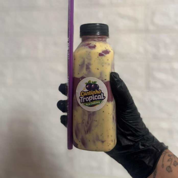 Açaí batido com creme de maracujá cremoso e leite condensado.